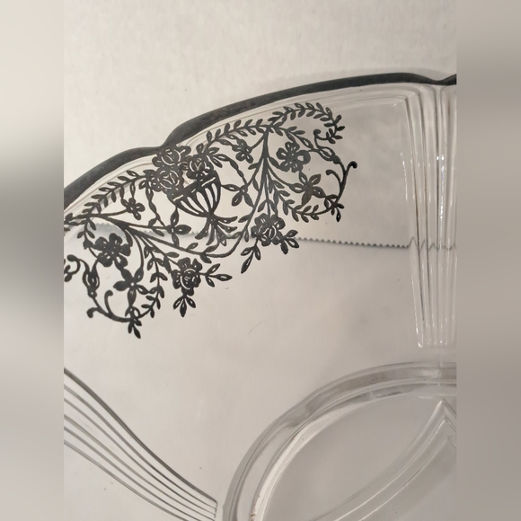 Vintage glass bowl silver floral and leaves overlay double handle scalloped edge - Picture 6 of 8